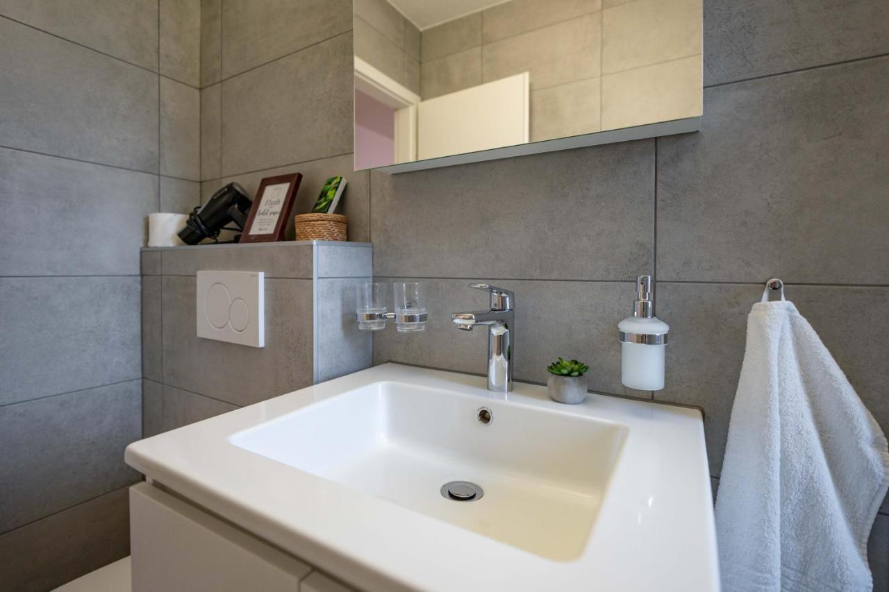 Moderne Wohnung Mit Parkplatz - Top Floor Ostermundigen Екстер'єр фото